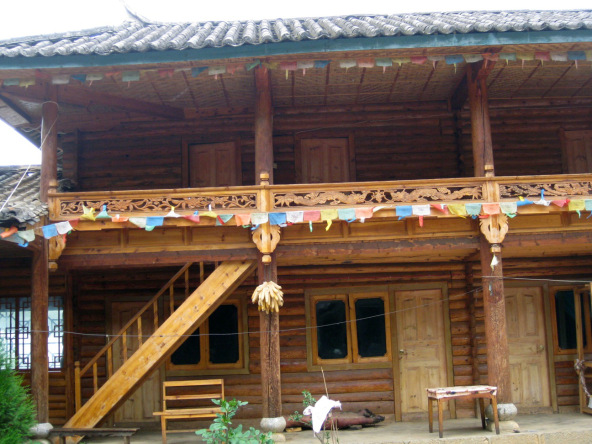 Traditional Mosuo House : Every adult has a room with an outside door.